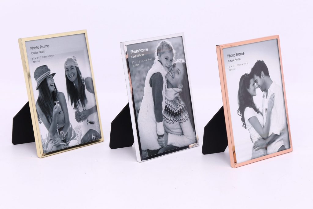 Metal photo frames